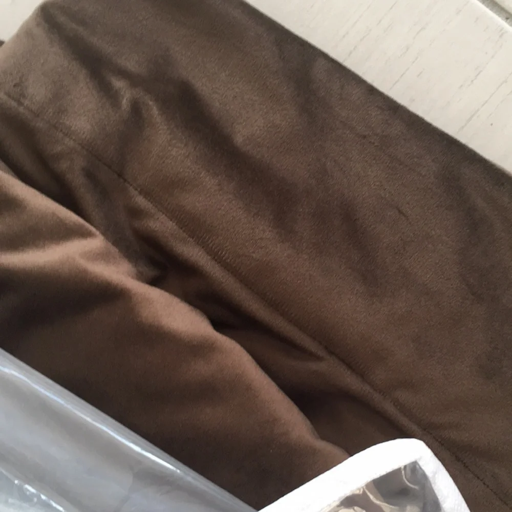 LUXURIOUS BROWN VELVET BLACKOUT CURTAINS ALERT! 🛋️ - 2 Panels, 50" x 84" - Picture 6 of 13